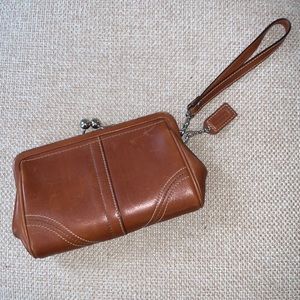 Coach vintage kiss lock whiskey wristlet wallet